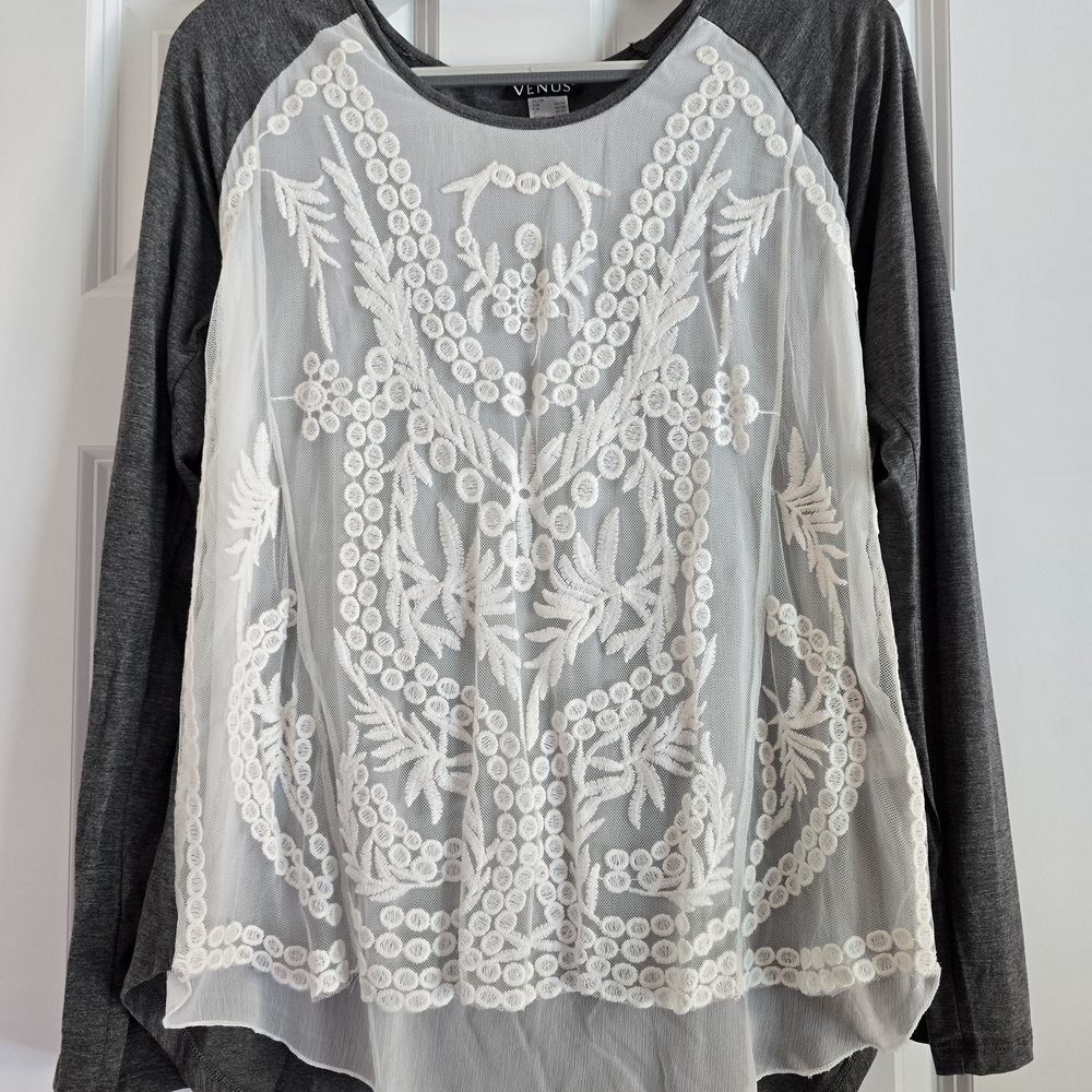 VENUS White and Cream Raglan Blouse with Graphic Design